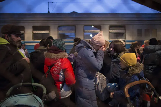 З моменту вторгнення росії за кордон виїхали понад сім мільйонів українців