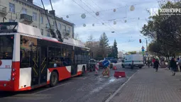 Центр Луцька стоїть у заторі: що сталося (фото)