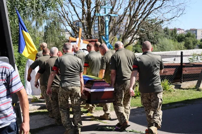 У Луцьку попрощалися із Героєм Олександром Зінчуком (фото)