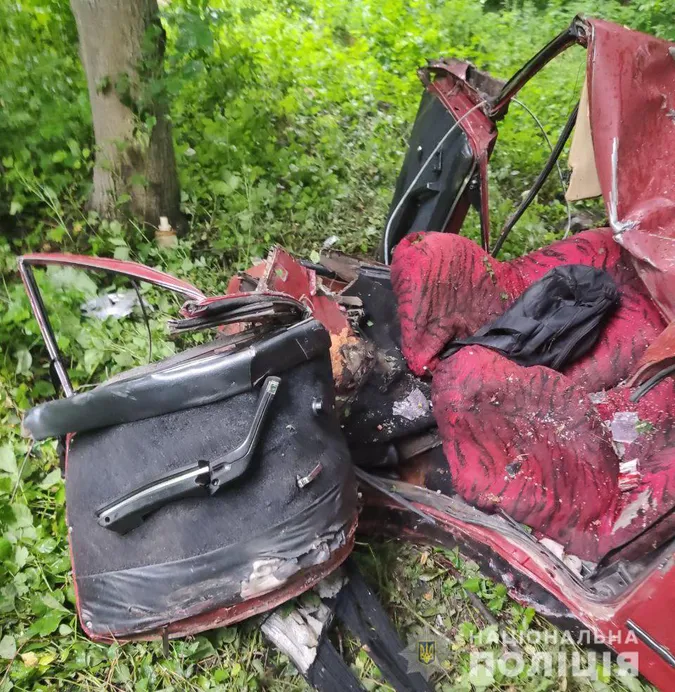 Жахлива аварія біля Луцька: авто перетворилося на купу брухту, водій загинув (фото)