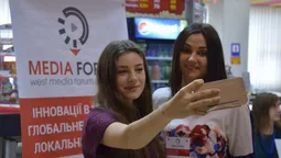 "Повільні" ЗМІ, блогери та лайфхаки журналістів: про що говорив West Media Forum