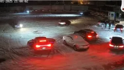 У Луцьку сім іномарок дрифтували на парковці (відео)
