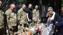 Як на Волині прикордонники освячували великодні кошики (фото)