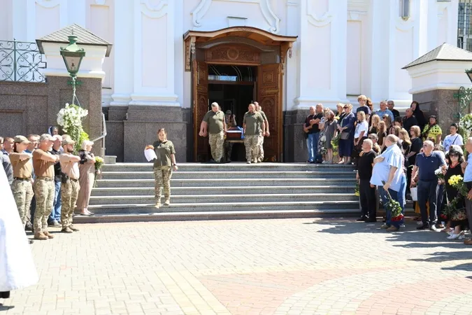 У Луцьку попрощались із Героєм Едуардом Павловським (фото)