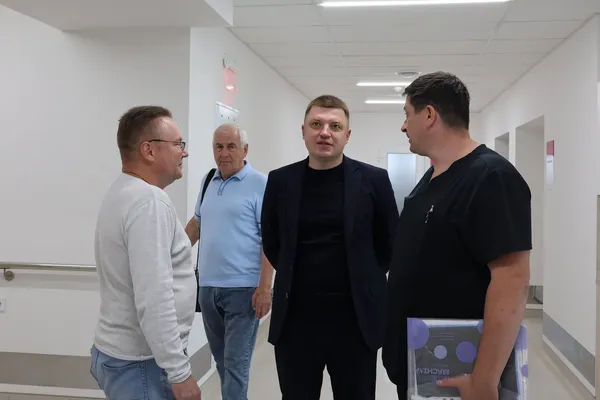 Як допомагають пораненим захисникам на Волині: заступник голови ОДА Тарас Шкітер побував у центрі RECOVERY (фото)