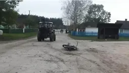 На Волині 13-річний хлопець на мотоциклі врізався у трактор (фото)