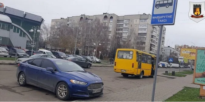 У Луцьку «паркохами» заважають роботі громадського транспорту (фото)