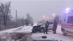 Під Луцьком Mazda злетіла у кювет – є травмовані (фото)