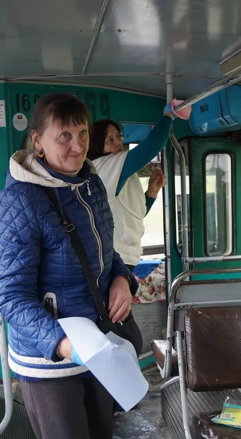 У Луцьку працівники ЛПЕ вимили тролейбуси (фото)