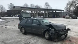 Під Луцьком на АЗС сталась аварія з потерпілими (фото, відео)