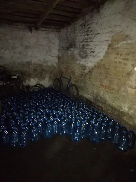 На Волині прикордонники зупинили бус, напакований сигаретами і спиртом (фото)