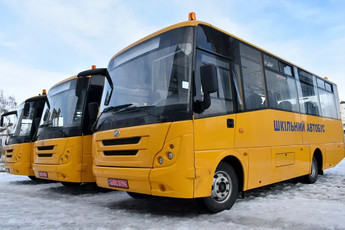 На Волині три громади отримали нові шкільні автобуси (фото)