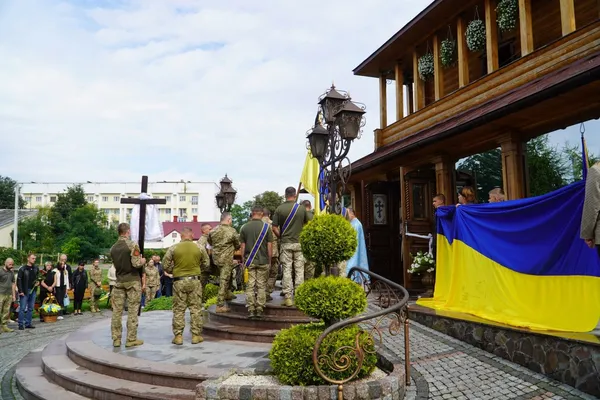 Залишилась дружина та 12-річна донечка: у Володимирі провели в останню дорогу Андрія Рудакова (фото)