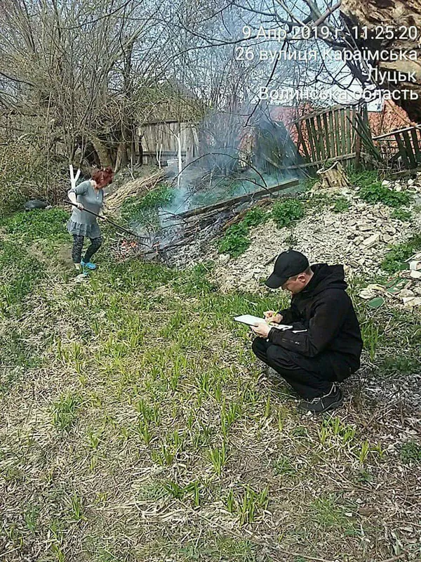Лучанка заплатить за те, що палила сміття у Старому місті (фото)