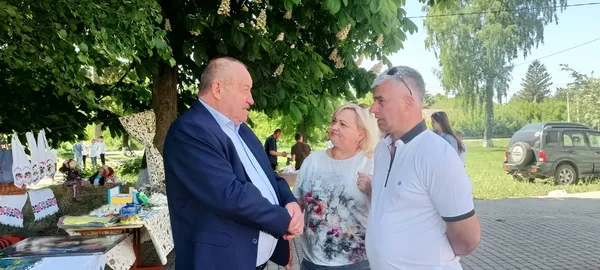 Понад 25 тисяч на авто для військових: як ярмаркували у Крупі (фото)