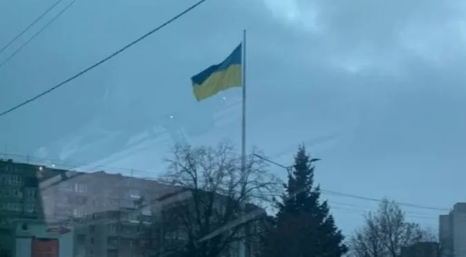 Найбільший на Волині прапор повернули на Київський майдан (фото)