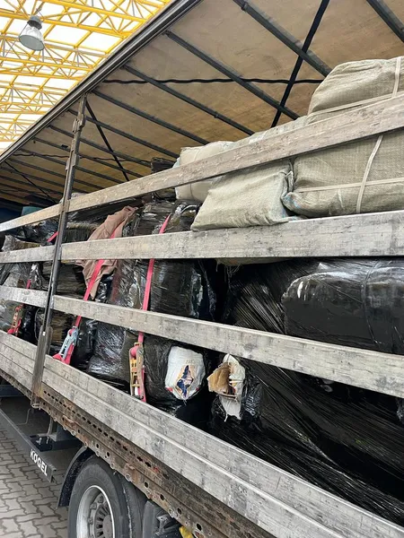 Речі на мільйон: через волинський кордон хотіли незаконно ввезти іграшки і одяг