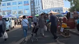 На ринку у Луцьку – шалені натовпи біля прилавків з продуктами: що скуповують (відео)