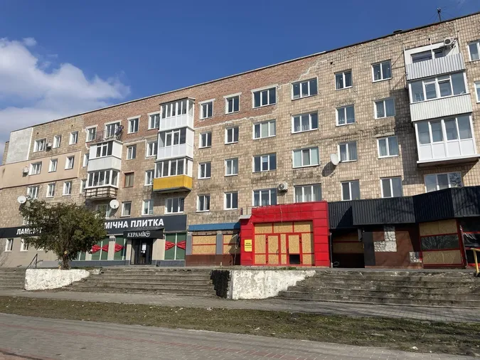 У Луцьку відремонтували багатоповерхівку, яка постраждала під час ракетної атаки