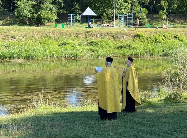 У Луцьку на березі Стиру освятили воду: що сталося (фото)