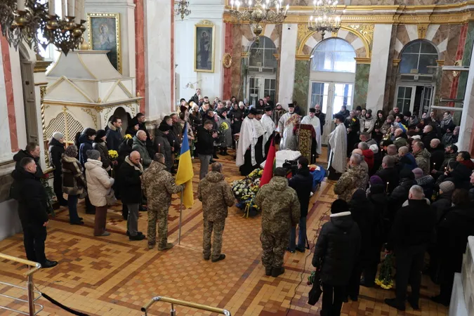 Луцька громада попрощалася з Героєм Миколою Северенюком (фото)