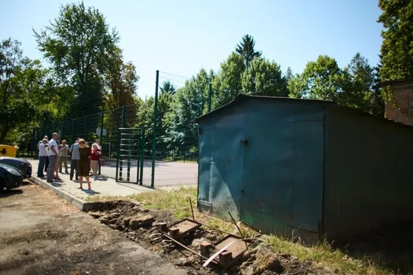 Без кабінетних рішень: заступник міського голови разом із комісією оглянули чотири земельні ділянки у Луцьку (фото)