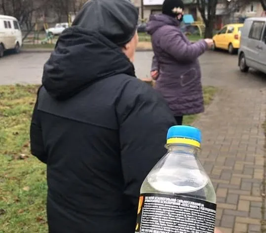 Сурогат замість молока: у Луцьку викрили «бутлегерок» (фото)