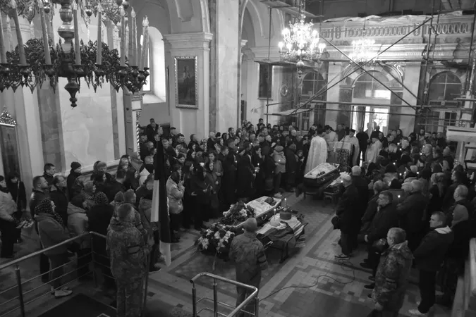Луцьк навколішки попрощався з двома загиблими захисниками