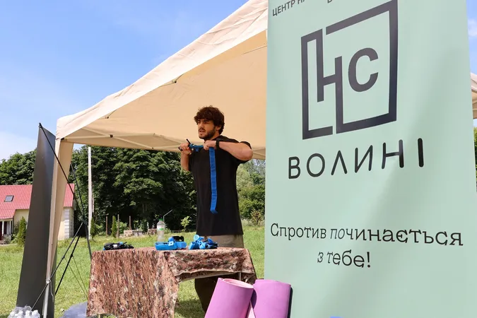 Популярний співак YAKTAK вчився надавати домедичну допомогу у Центрі національного спротиву Волині (фото)
