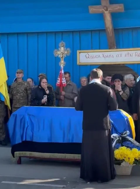 На Волині провели в останню дорогу воїна «Азову» Олександра Дроця (фото)