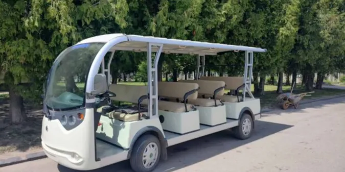 У Рівному на кладовищі курсуватиме електромобіль