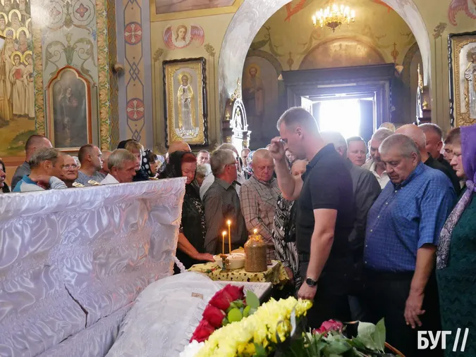 Очолював місто 20 років: Володимир попрощався з Петром Саганюком (фото)