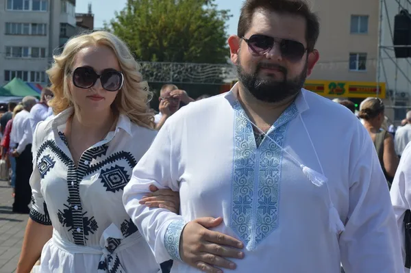 Як лучани «вишили» тілами в'їзну вежу замку Любарта (фото)