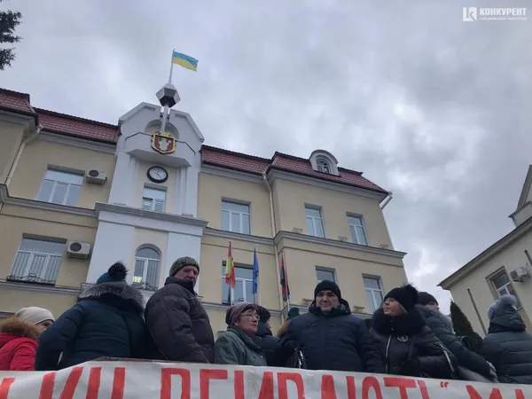 Міськрада захищає інтереси лучан, – Пустовіт відповів підприємцям зі Старого ринку (фото, оновлено)