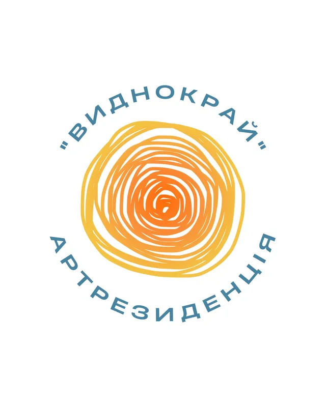 У пам'ять про сина: відома луцька художниця перетворила стару хату на артрезиденцію