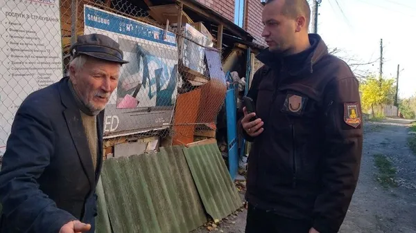 Лучани скаржаться на сім'ю пенсіонерів, які розвели кіз, щурів та безлад на своєму господарстві (відео)