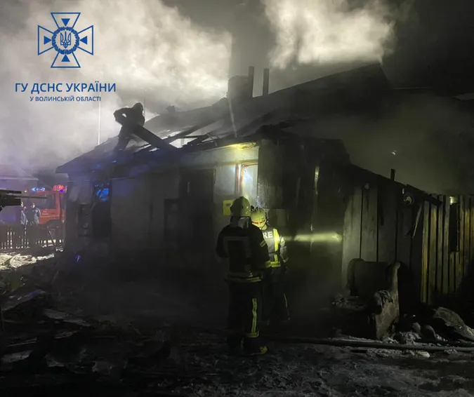 У Луцьку вночі горів приватний будинок (фото)