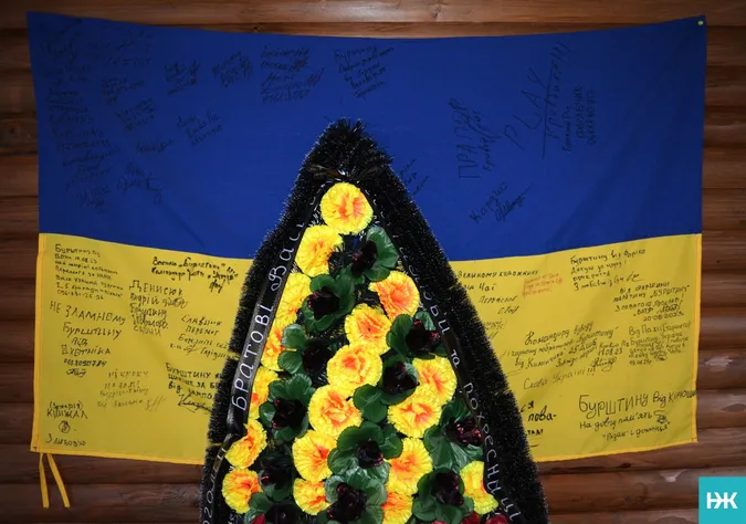 Без тата – четверо дітей: на Волині попрощалися із воїном Василем Петриком (фото)