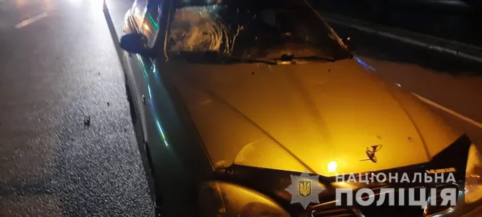 Хотів загинути: у Луцьку 22-річний молодик кинувся під колеса авто (фото, відео)