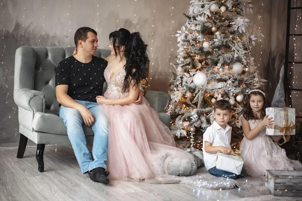 Роман та Катерина з дітьми