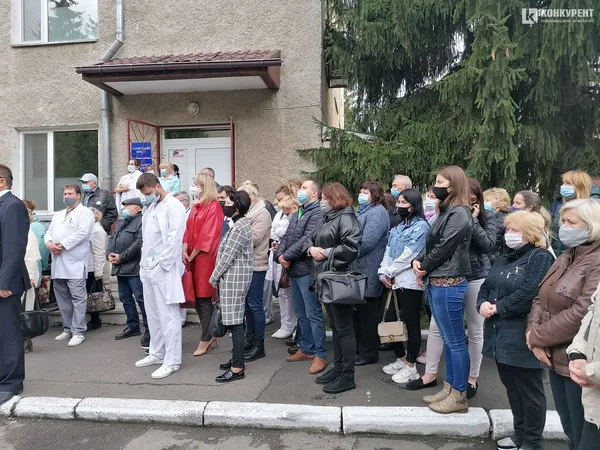 Луцький пологовий мітингує проти передачі корпусу  для COVID-19-пацієнтів