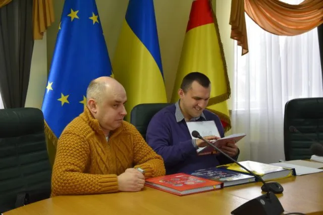 У Луцькому ЦНАПі презенували інформаційні картки шрифтом Брайля (фото)