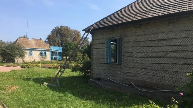 Показали, як реставрують «Лесині» будиночки в Колодяжному (фото, відео)
