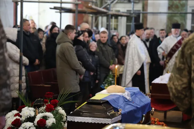 У Луцьку попрощалися із двома загиблими воїнами – Андрієм Черняком та Артемом Петровським (фото)