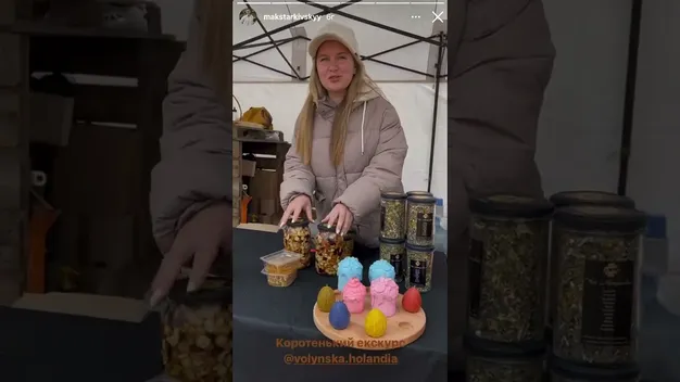 Відомий луцький фотограф провів екскурсію «Волинською Голландією» та зазнімкувався з панянками (відео)