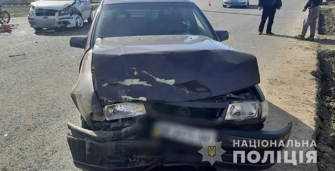 Постраждала пасажирка: у Луцьку зіткнулися Opel і Chevrolet (фото, відео)