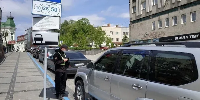 У центрі Луцька зросте вартість паркування майже вдвічі
