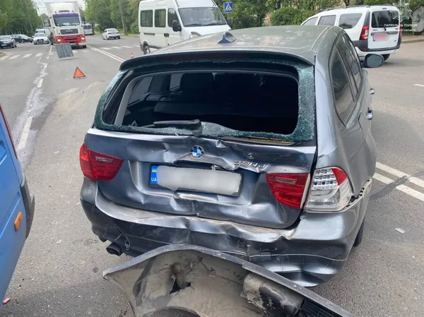 У Луцьку на Конякіна Volkswagen влетів у BMW (фото)