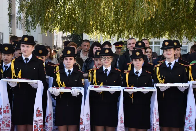 Зі зброєю і прийомами рукопашки: як приймали в Луцьку в ліцеїсти (ФОТО)