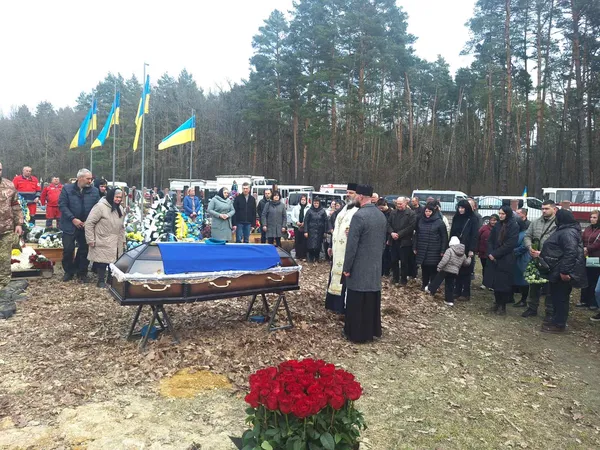 Останній дзвоник для Героя: на Волині попрощалися з 25-річним воїном Максимом Мурашком (фото)